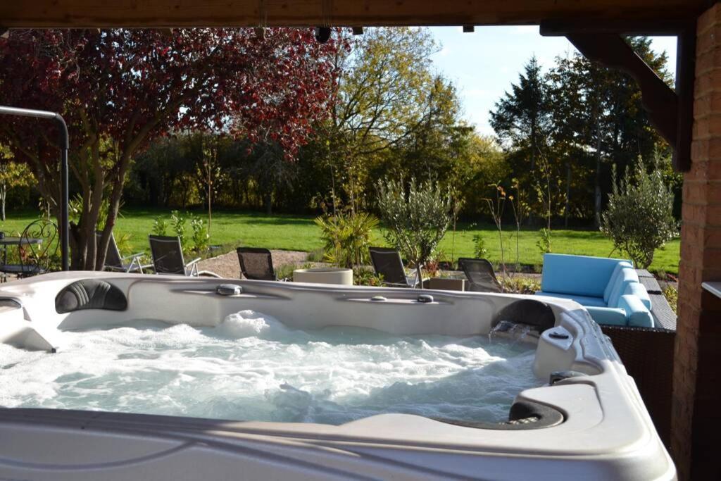 Treetops Cottages & Spa Grimsby Zewnętrze zdjęcie